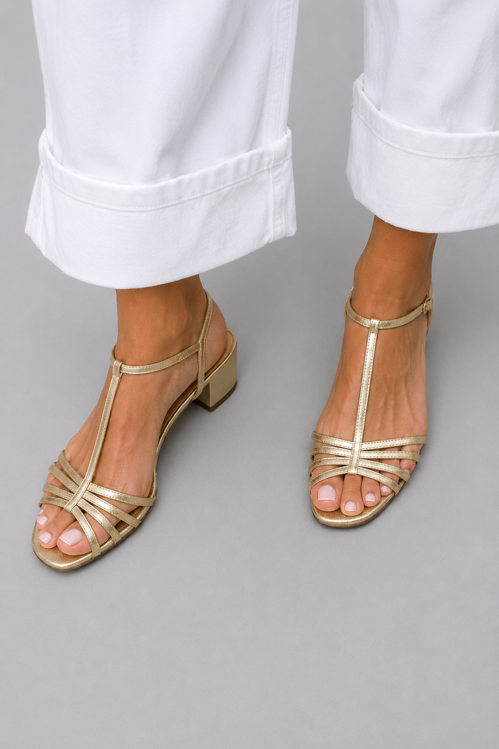 Sandaler med metallic-finish og hæl