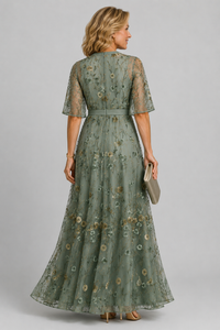 Solenne | Blomstret midikjole med halterneck