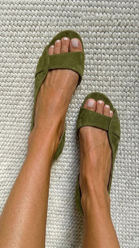 Afslappede flade slingback-sandaler i ruskind med åben tå