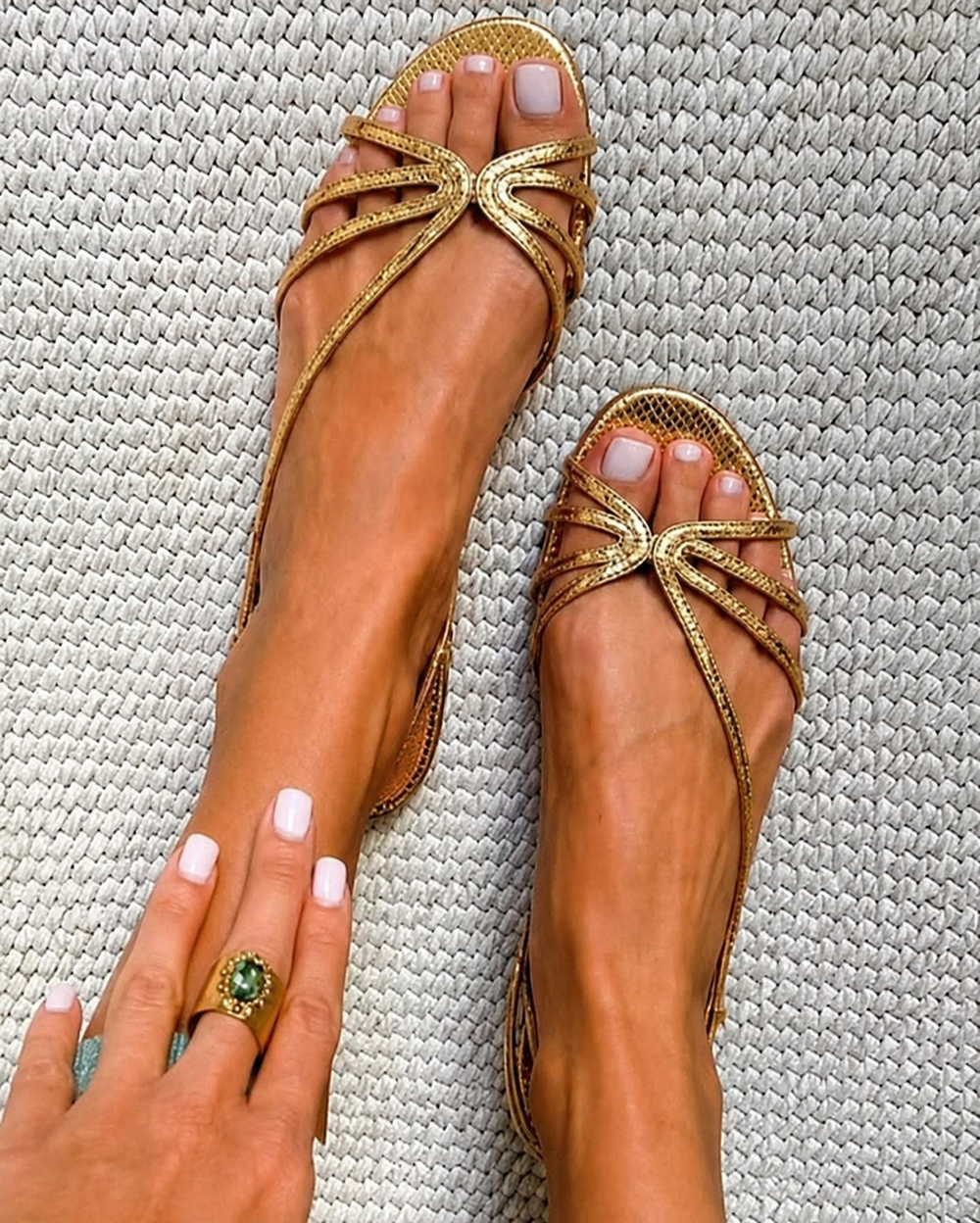 Sandaler med remme i metallic-look