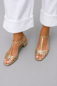Sandaler med metallic-finish og hæl