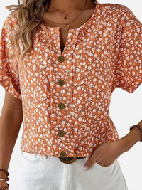 Pia | Småblomstret Bluse med Knaplukning