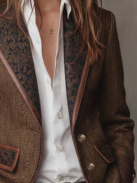 Blazer til kvinder med sildebensmønster og printdetaljer