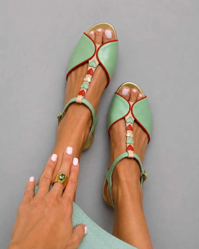 Flade slingback-sandaler med åben tå og hjertedetalje